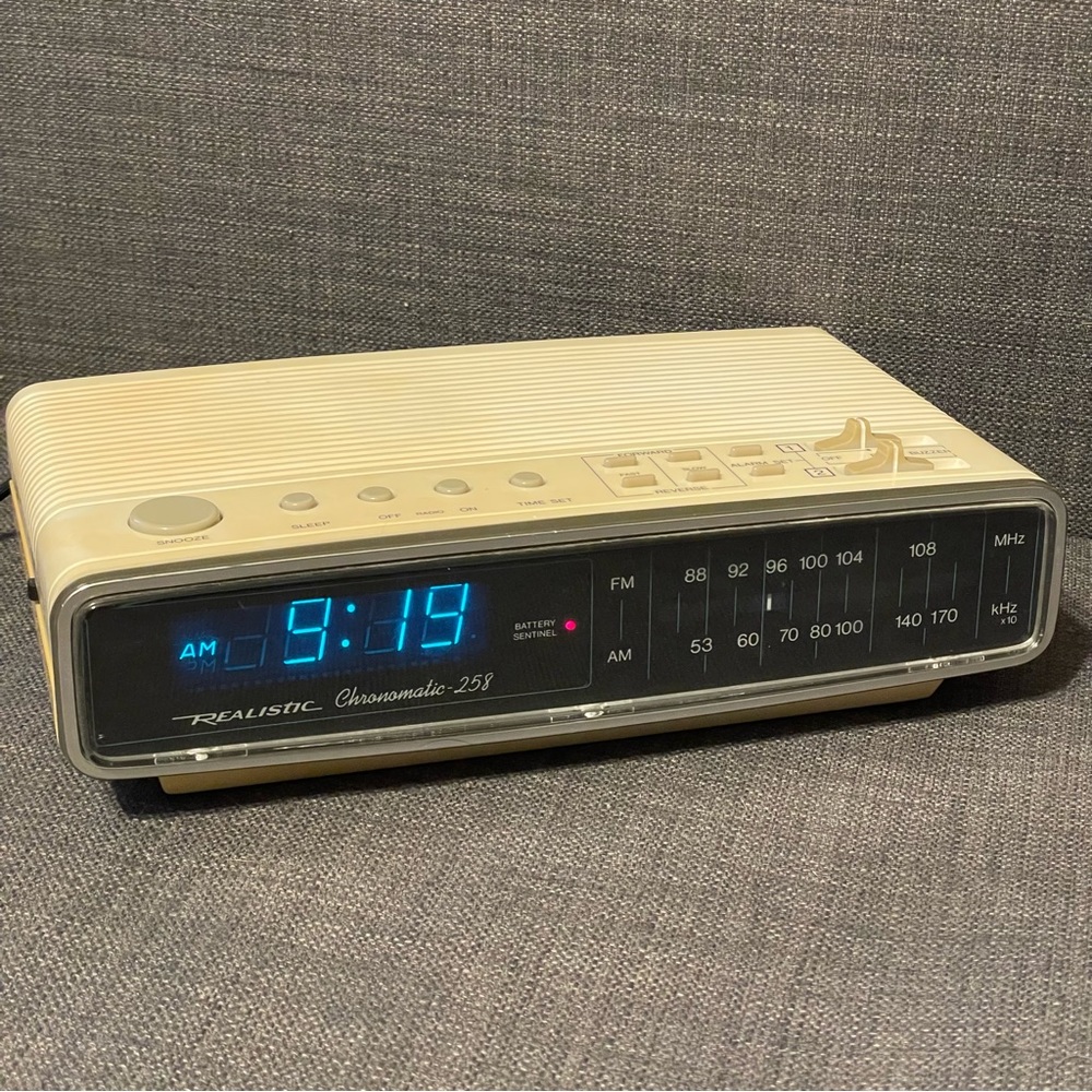 Clock Radio Realistic Chronomatic 258 AM FM Alarm Digital Clock Model 12-1565